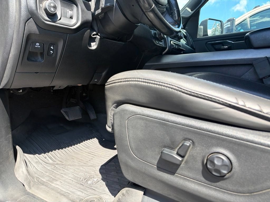 2020 RAM 1500 Big Horn Crew Cab 4x4 5'7" Box