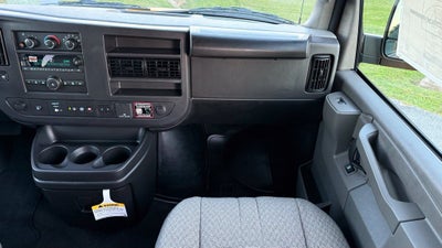 2025 Chevrolet Express Passenger 1LT