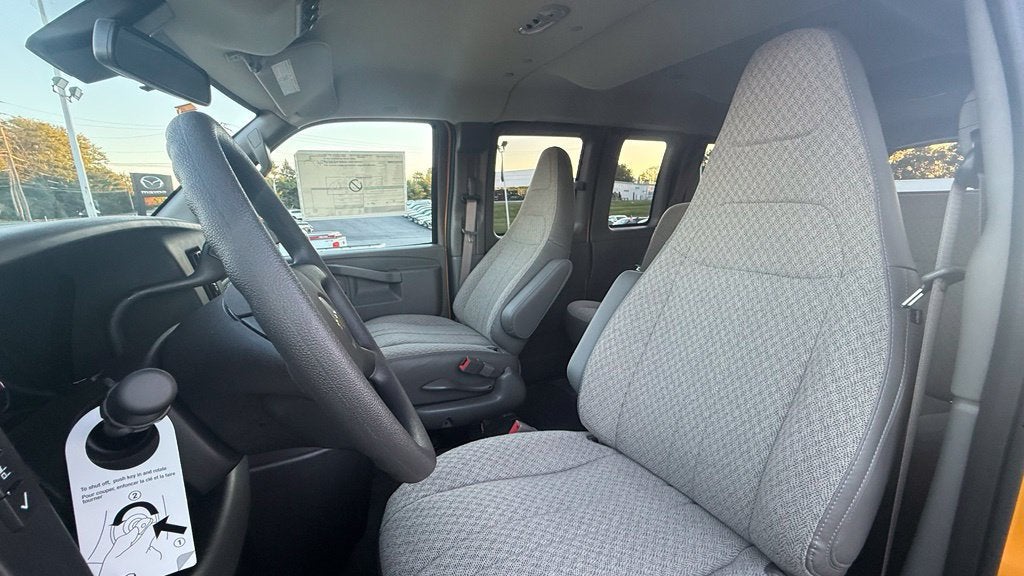 2025 Chevrolet Express Passenger 1LT