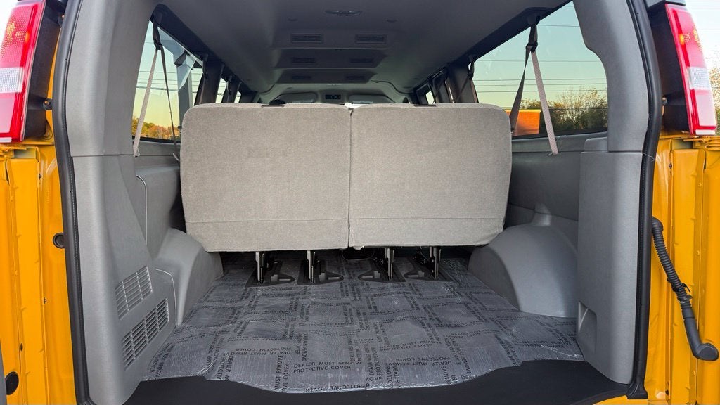 2025 Chevrolet Express Passenger 1LT