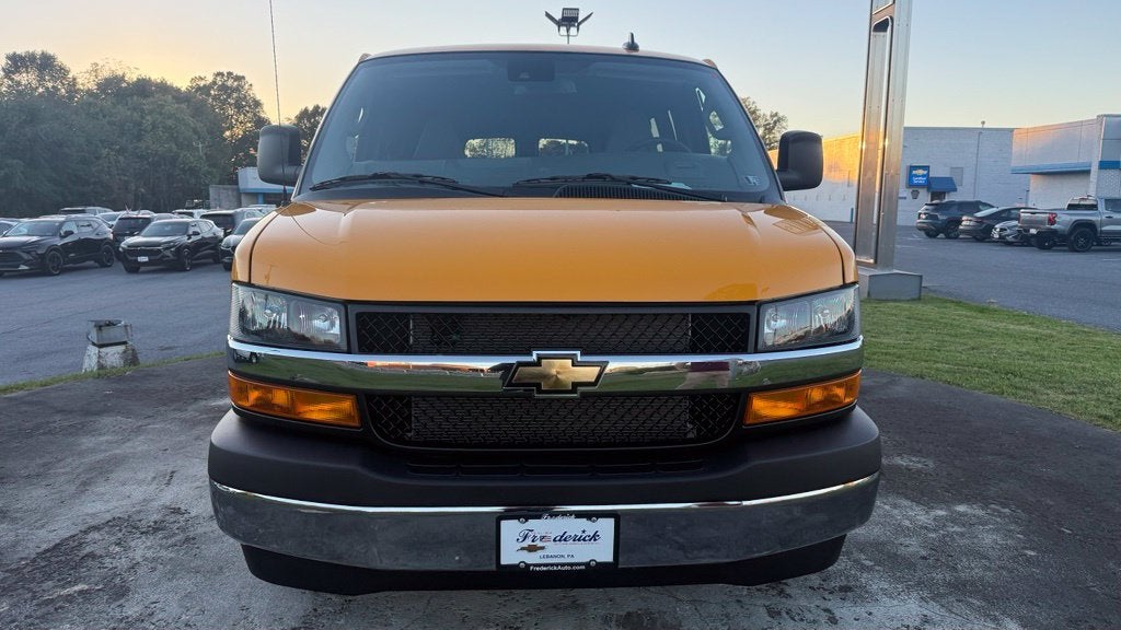 2025 Chevrolet Express Passenger 1LT
