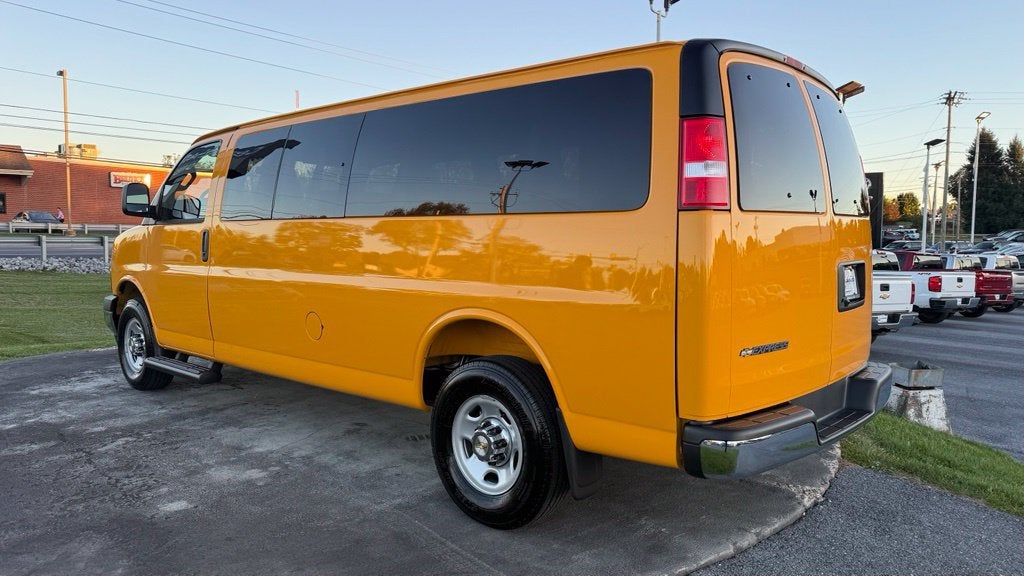 2025 Chevrolet Express Passenger 1LT
