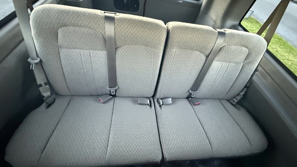 2025 Chevrolet Express Passenger 1LT