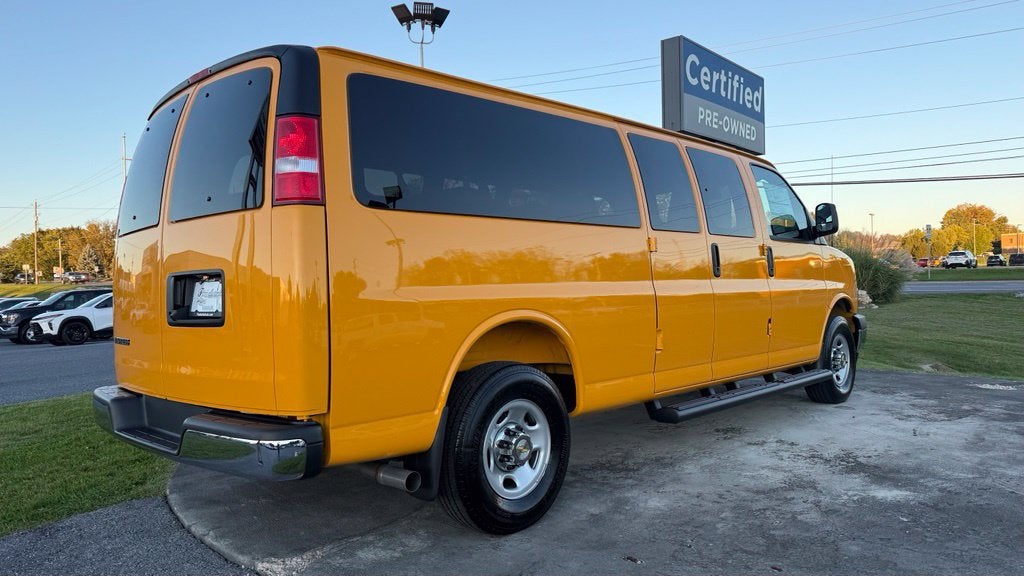 2025 Chevrolet Express Passenger 1LT