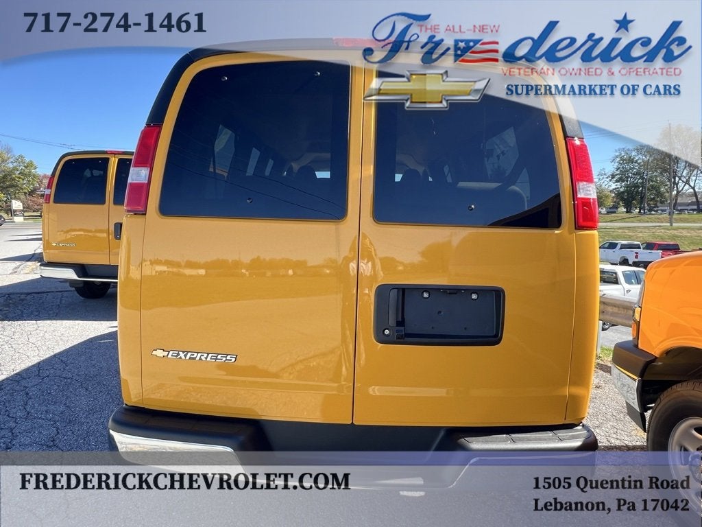 2025 Chevrolet Express Passenger 2500 1LT