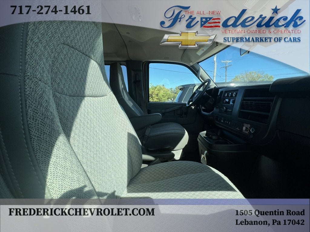 2025 Chevrolet Express Passenger 2500 1LT