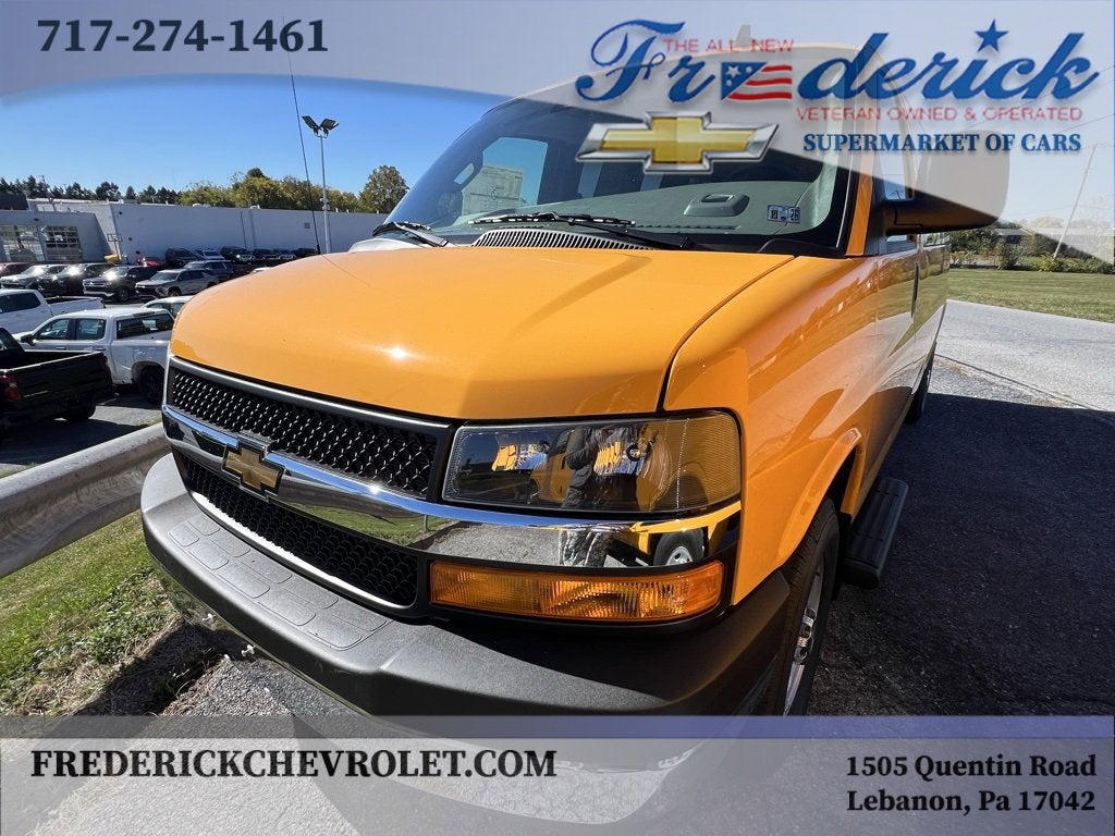 2025 Chevrolet Express Passenger 3500 1LT