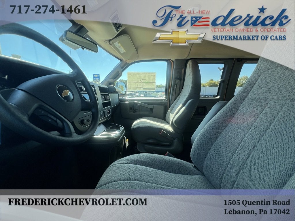 2025 Chevrolet Express Passenger 3500 1LT