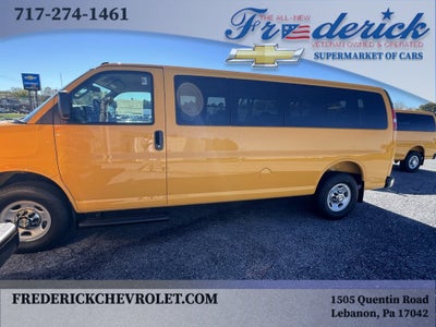 2025 Chevrolet Express Passenger 3500 1LT