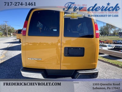 2025 Chevrolet Express Passenger 3500 1LT