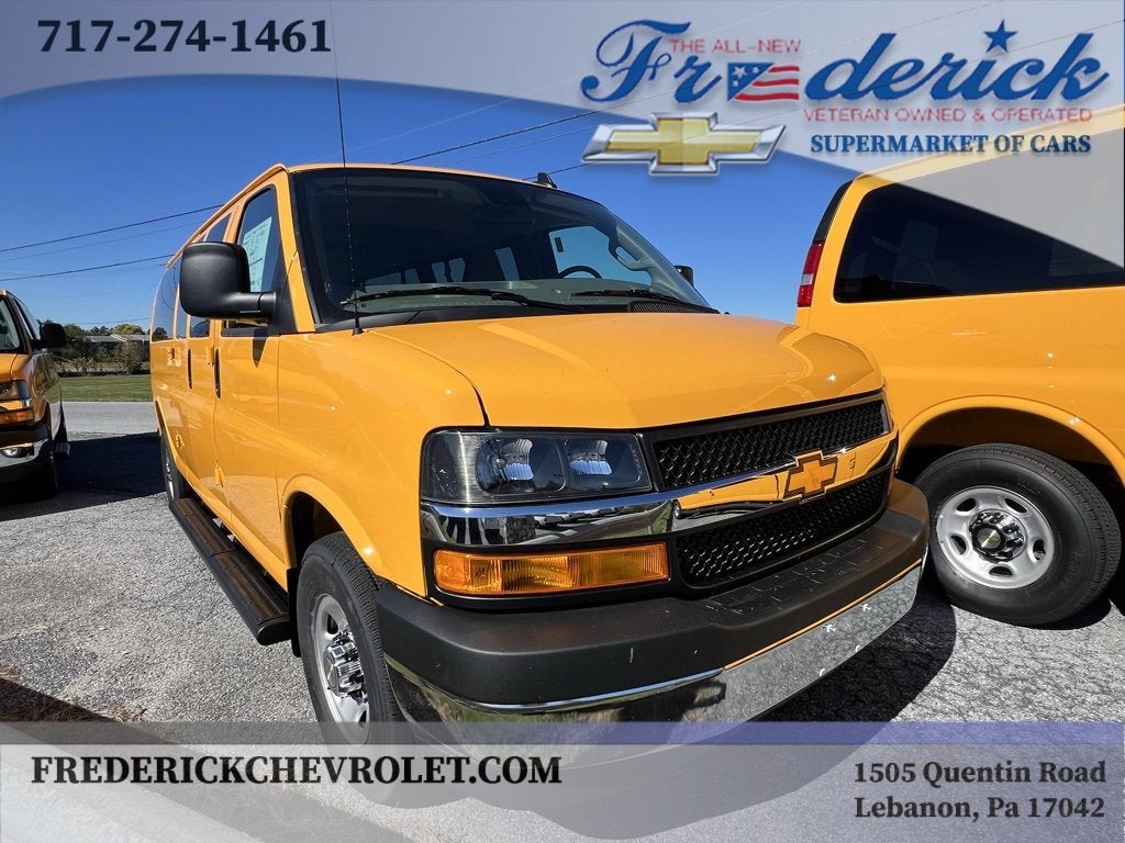 2025 Chevrolet Express Passenger 3500 1LT