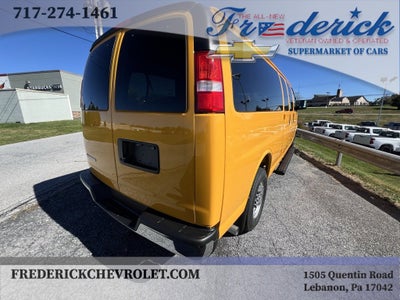 2025 Chevrolet Express Passenger 3500 1LT