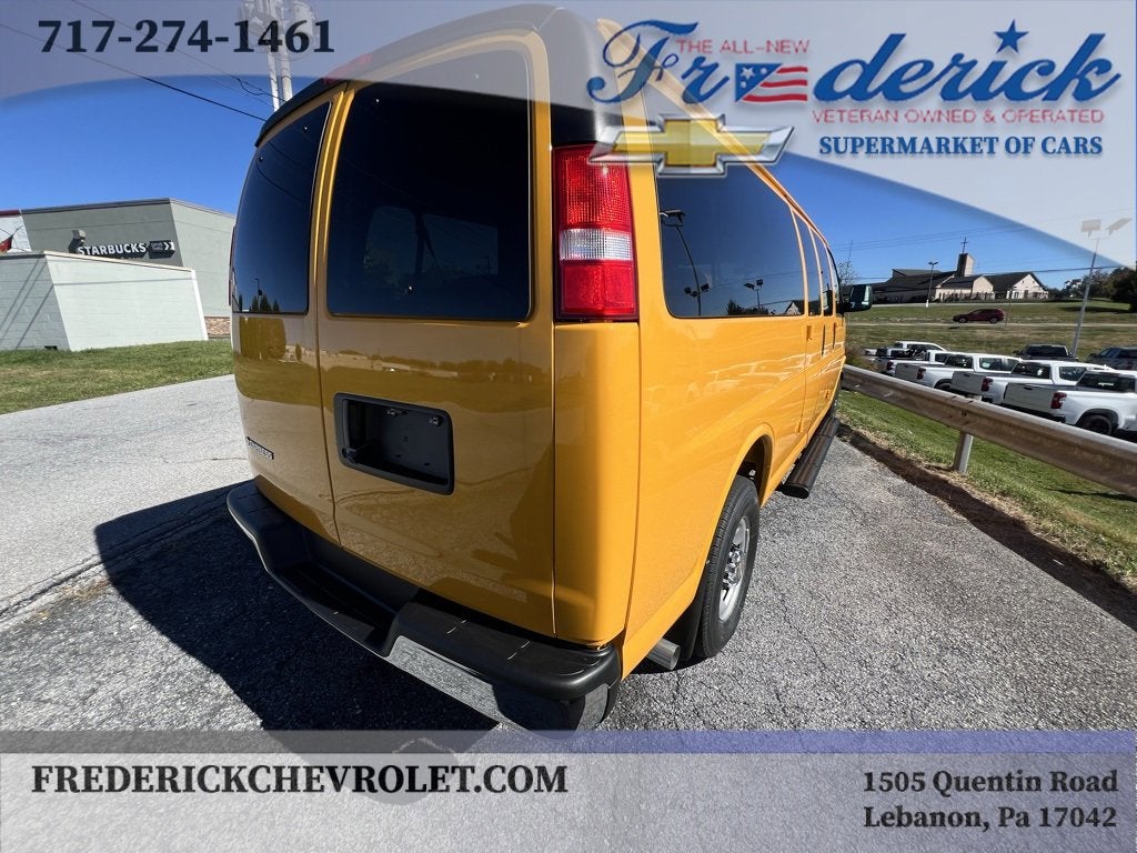 2025 Chevrolet Express Passenger 3500 1LT
