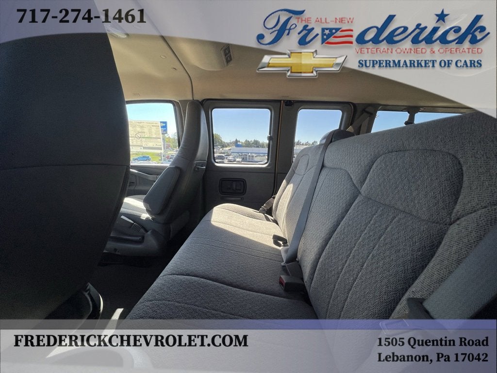 2025 Chevrolet Express Passenger 3500 1LT