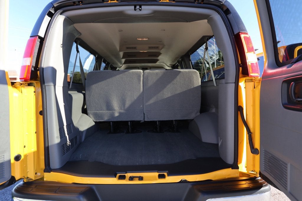 2025 Chevrolet Express Passenger 1LT