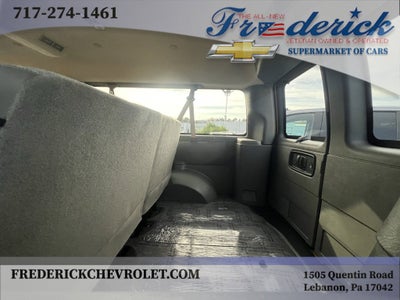 2025 Chevrolet Express Passenger 3500 1LT
