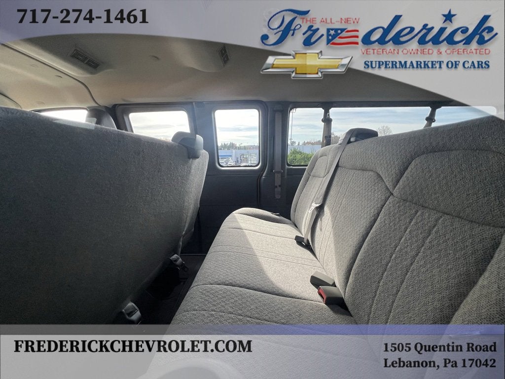 2025 Chevrolet Express Passenger 3500 1LT