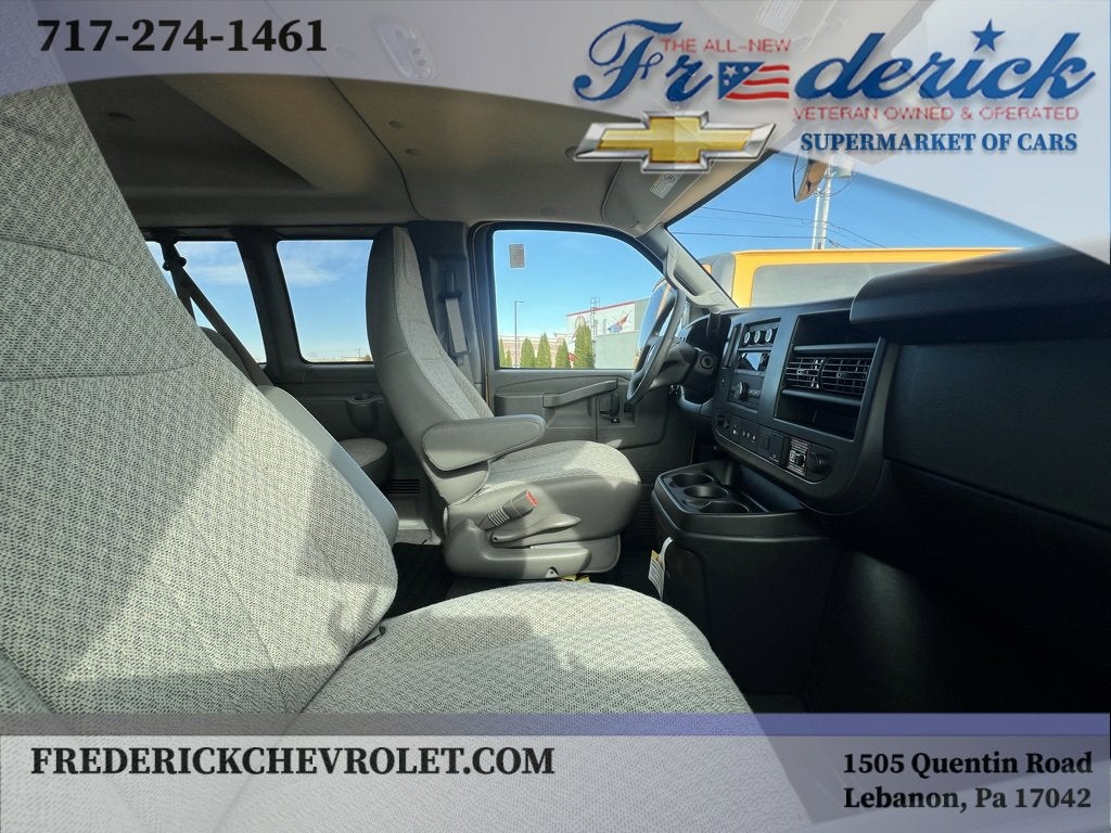 2025 Chevrolet Express Passenger 3500 1LT