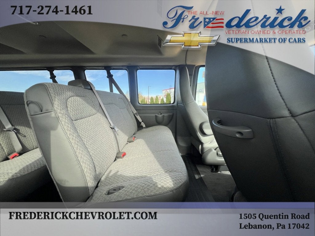 2025 Chevrolet Express Passenger 3500 1LT