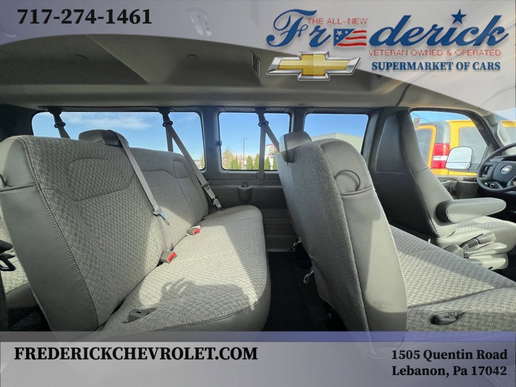 2025 Chevrolet Express Passenger 3500 1LT
