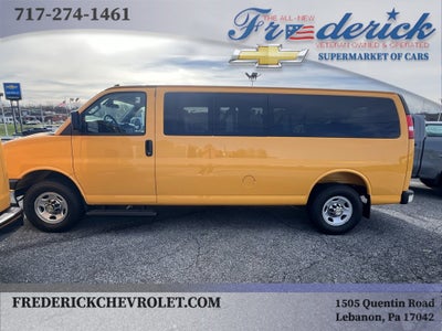 2025 Chevrolet Express Passenger 3500 1LT