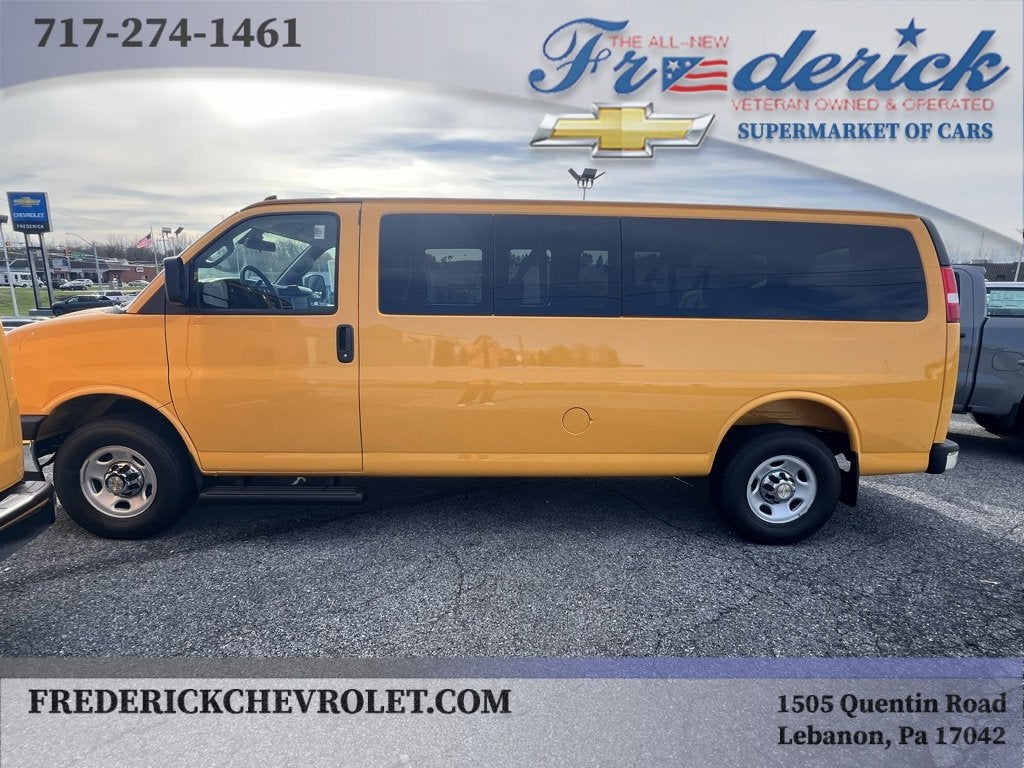 2025 Chevrolet Express Passenger 3500 1LT