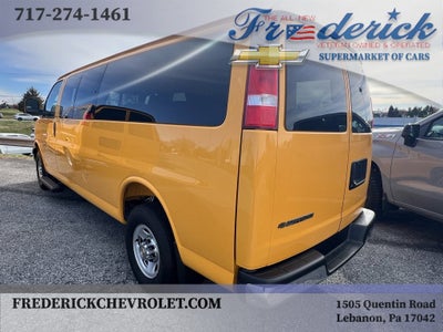2025 Chevrolet Express Passenger 3500 1LT