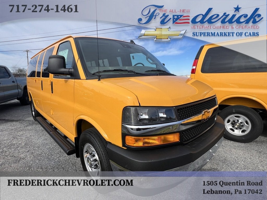 2025 Chevrolet Express Passenger 3500 1LT