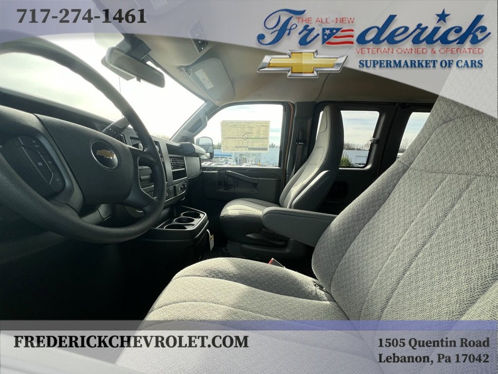 2025 Chevrolet Express Passenger 3500 1LT