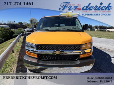 2025 Chevrolet Express Passenger 3500 1LT