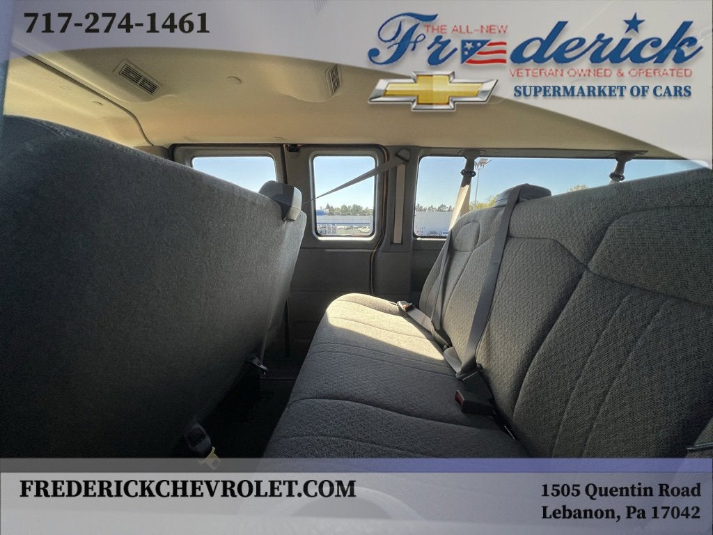 2025 Chevrolet Express Passenger 3500 1LT