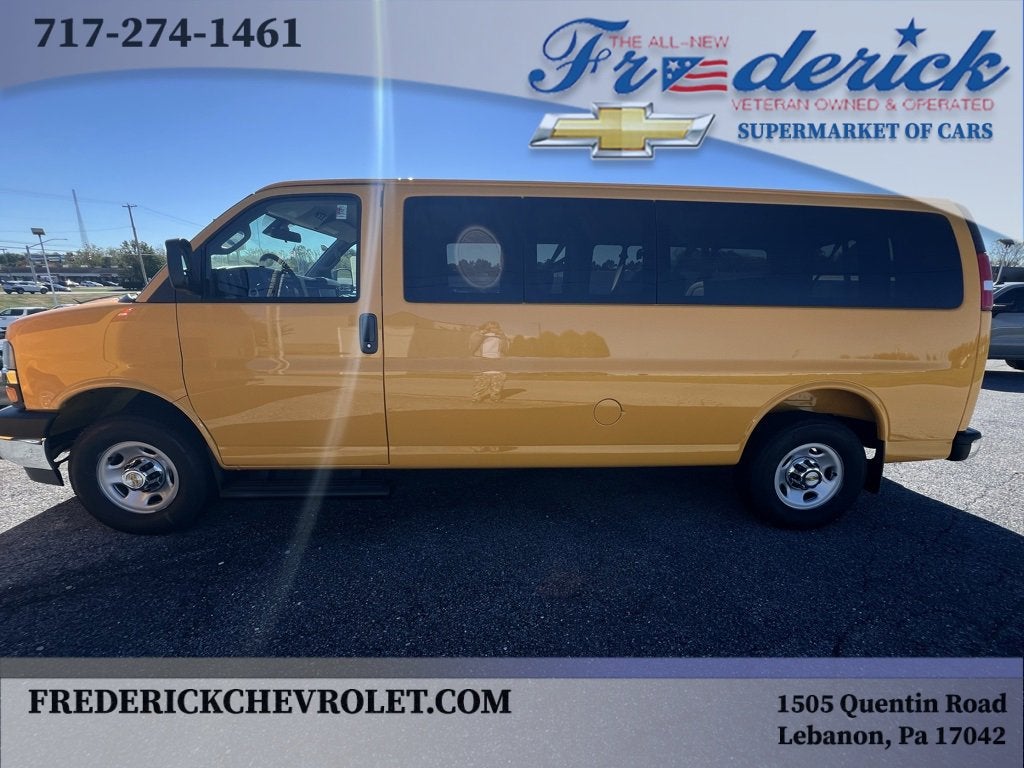 2025 Chevrolet Express Passenger 3500 1LT