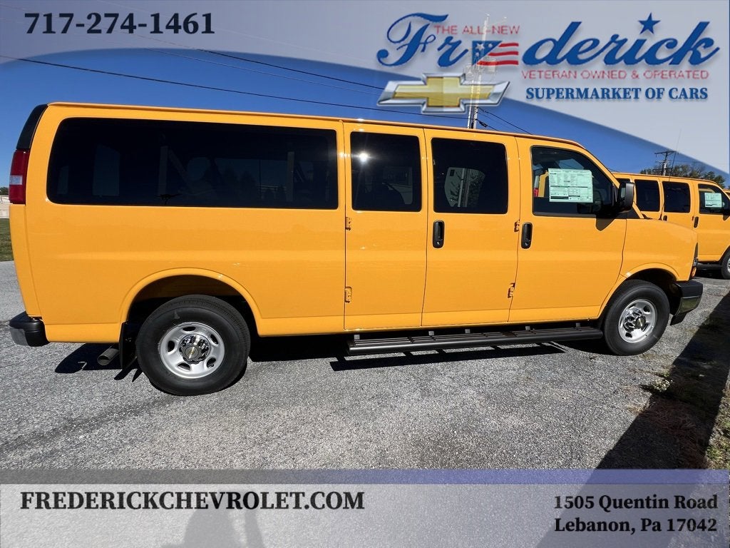 2025 Chevrolet Express Passenger 3500 1LT