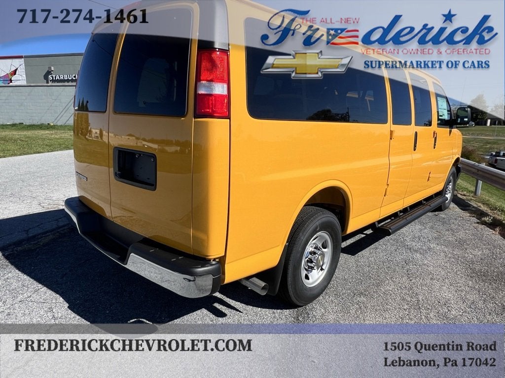 2025 Chevrolet Express Passenger 3500 1LT