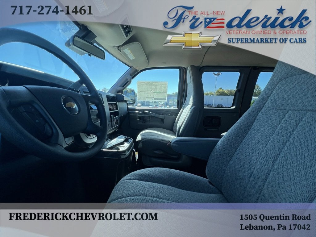 2025 Chevrolet Express Passenger 3500 1LT