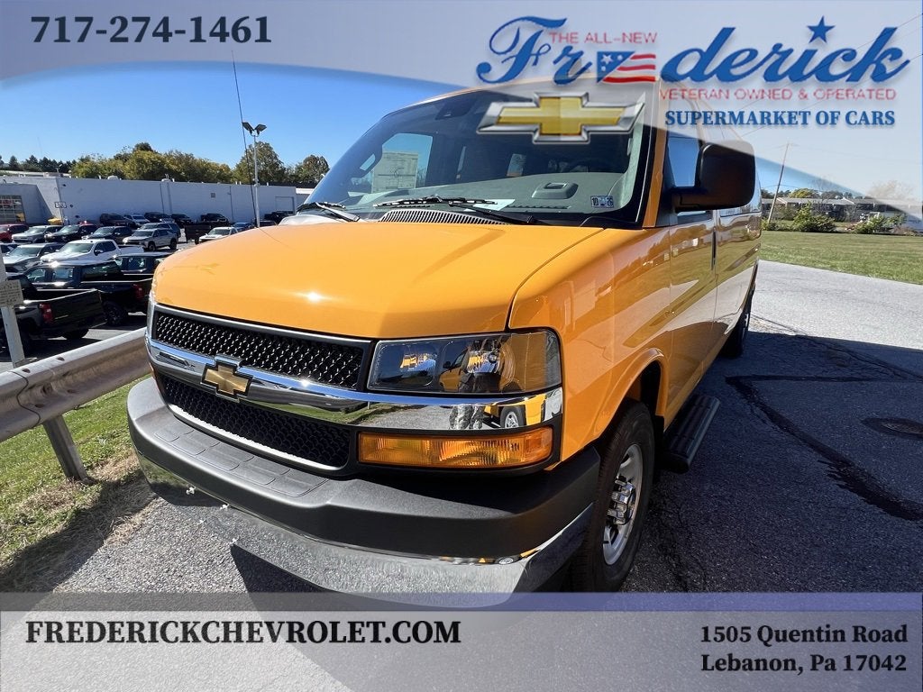 2025 Chevrolet Express Passenger 3500 1LT