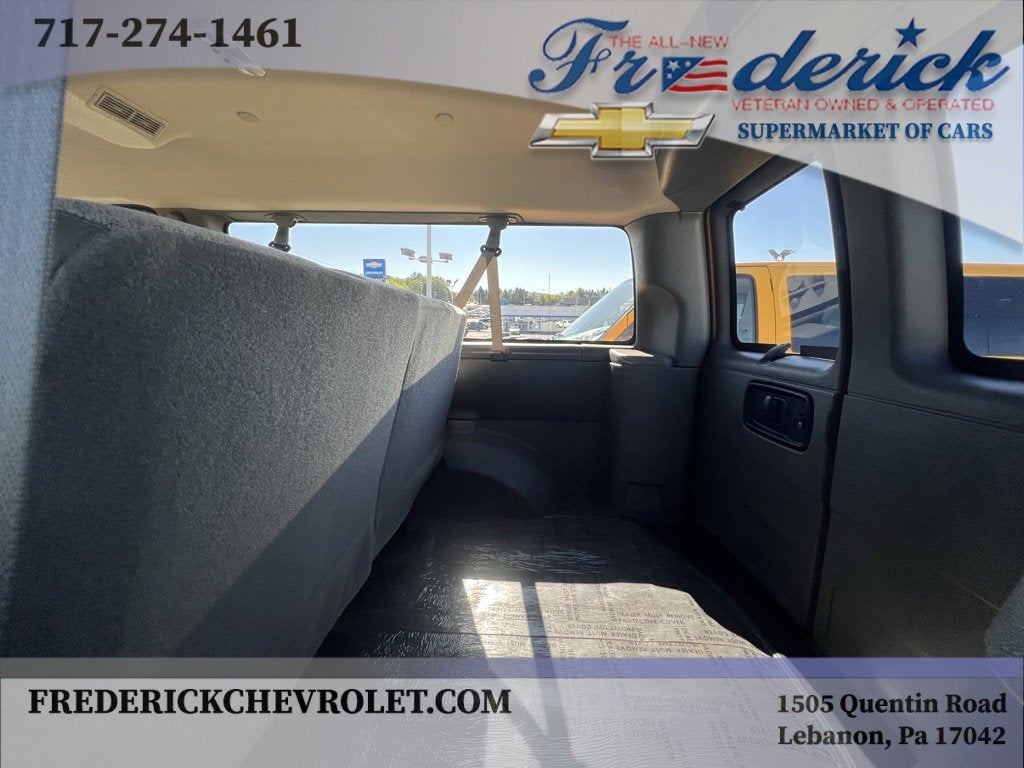2025 Chevrolet Express Passenger 3500 1LT