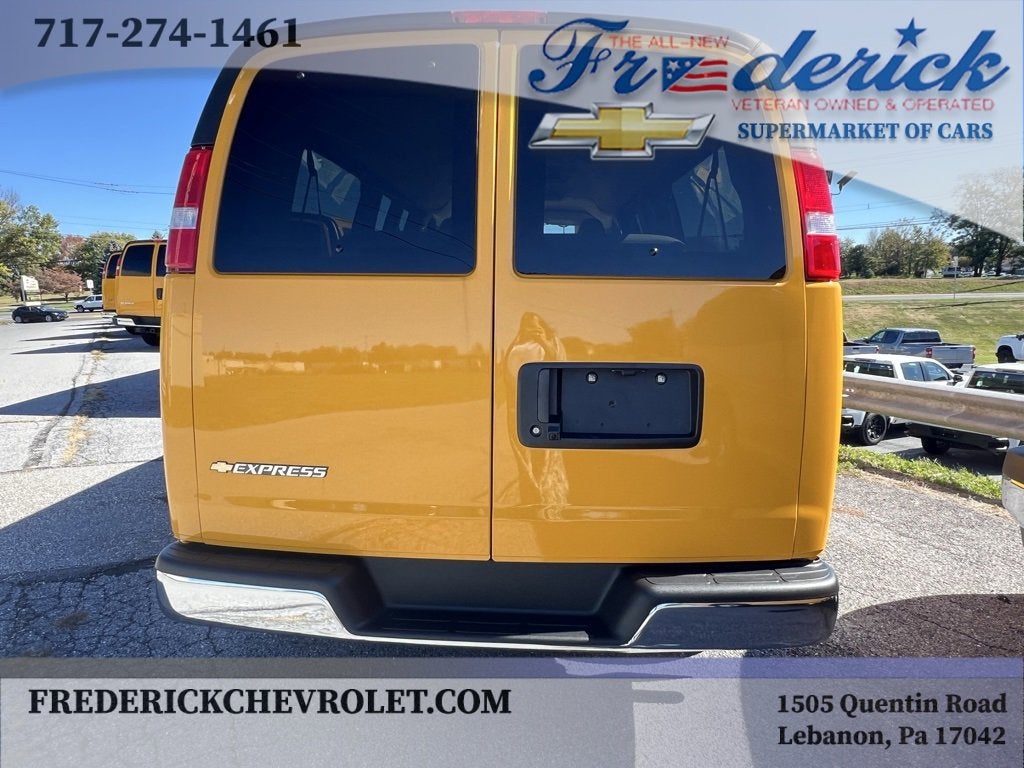 2025 Chevrolet Express Passenger 3500 1LT