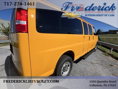 2025 Chevrolet Express Passenger 3500 1LT