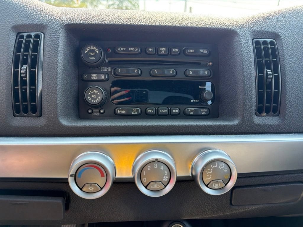 2004 Chevrolet SSR LS