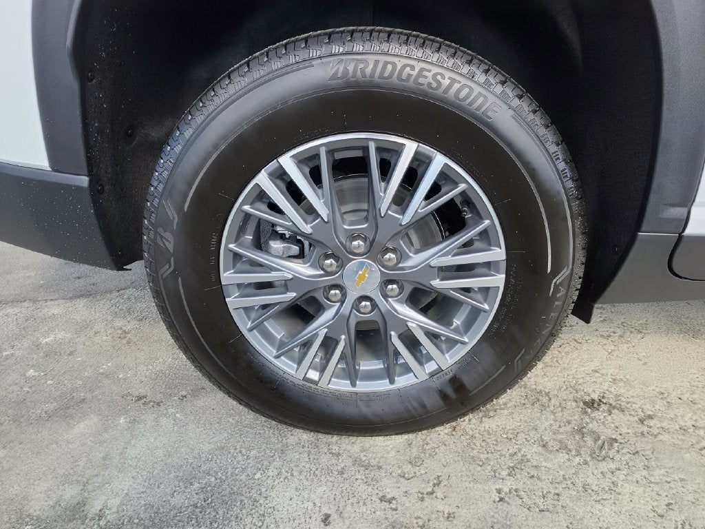 2027 Chevrolet Traverse LT - Photo 24