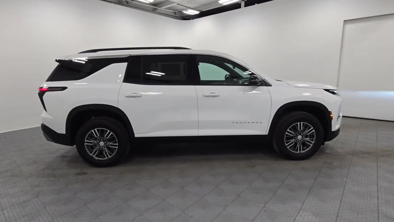 2025 Chevrolet Traverse LT