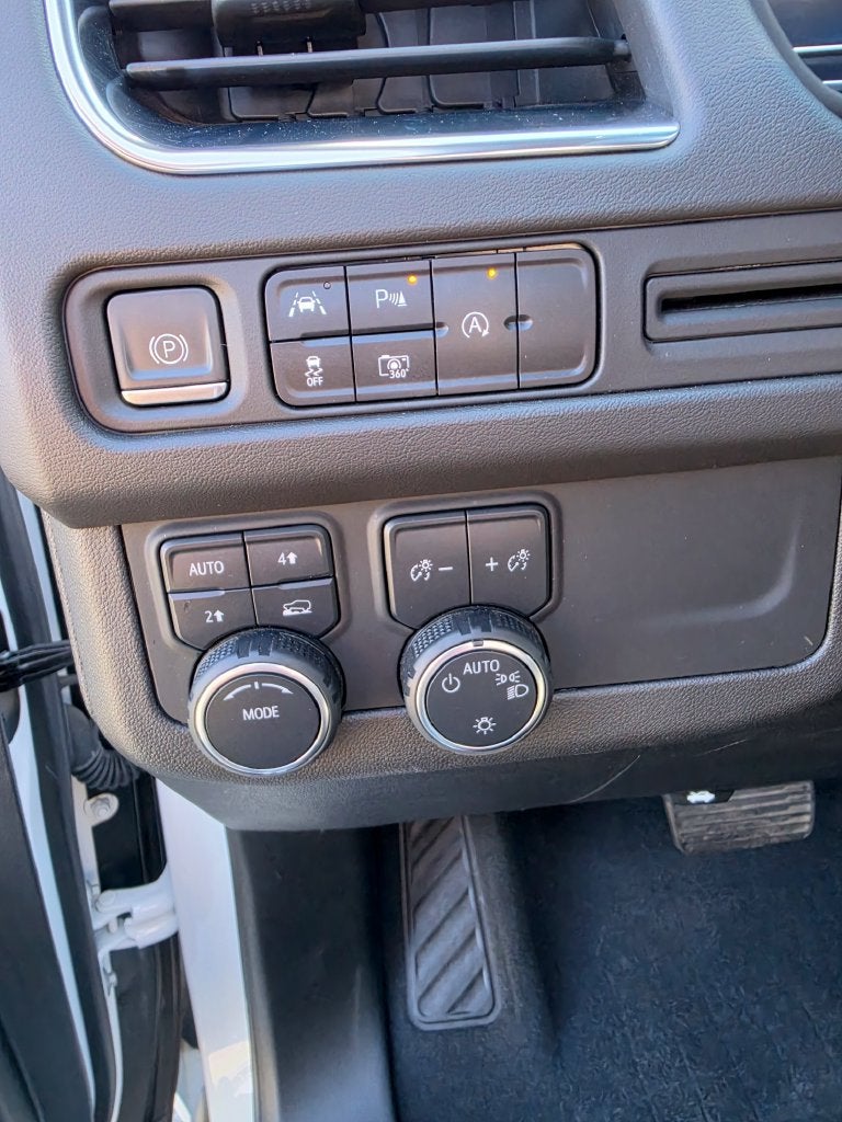 2023 Chevrolet Suburban RST