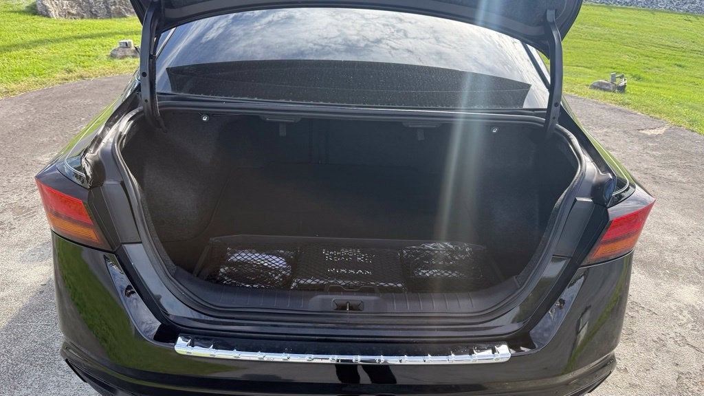 2023 Nissan Altima SR - Photo 17