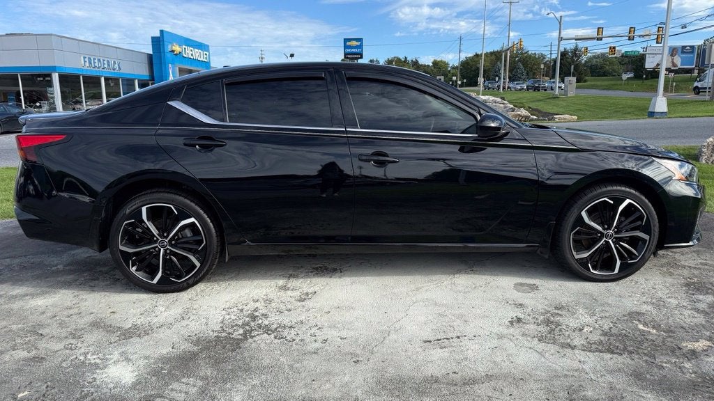 2023 Nissan Altima SR - Photo 8