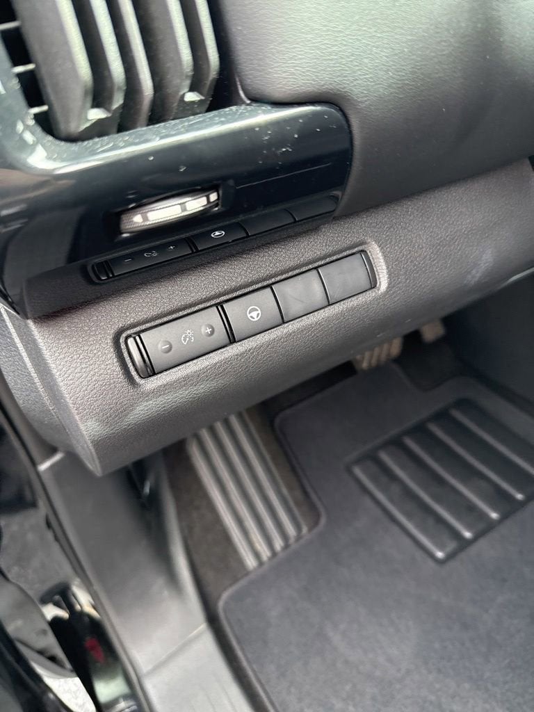 2024 Nissan Pathfinder SV 4WD