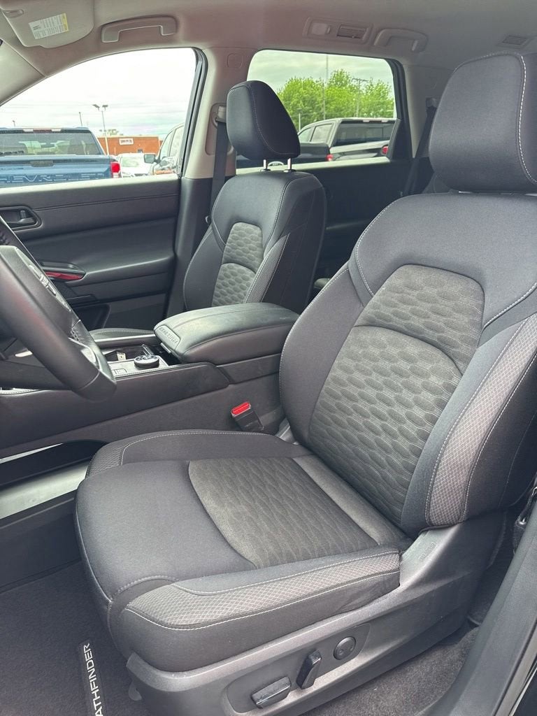 2024 Nissan Pathfinder SV 4WD