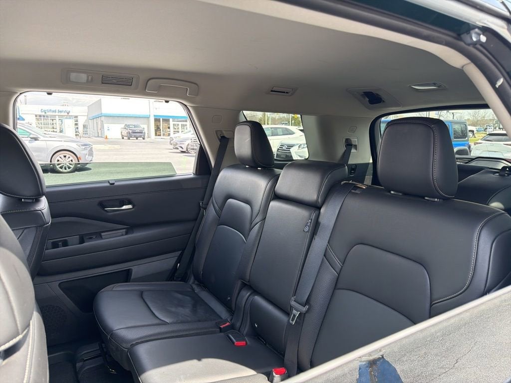 2025 Nissan Pathfinder SL