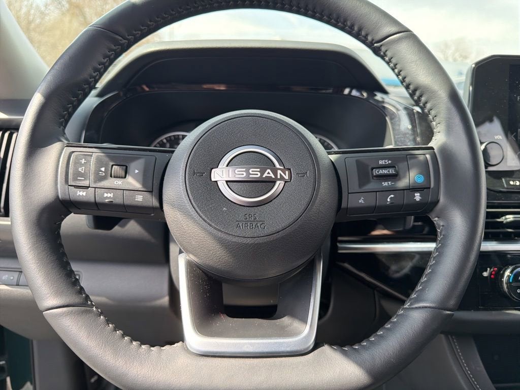 2025 Nissan Pathfinder SL