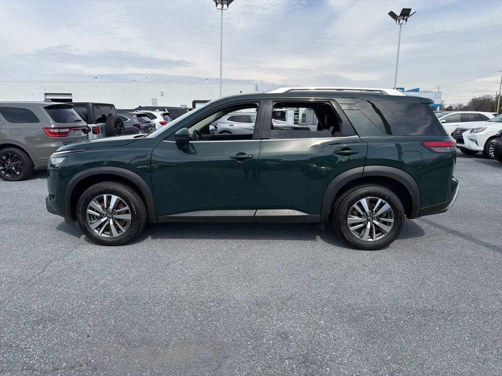2025 Nissan Pathfinder SL